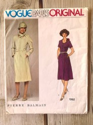 1392 VOGUE PIERRE BALMAIN 70S SHORT - LONG SLEEVE BUTTON DRESS, SCARF PATTERN 16 38"B